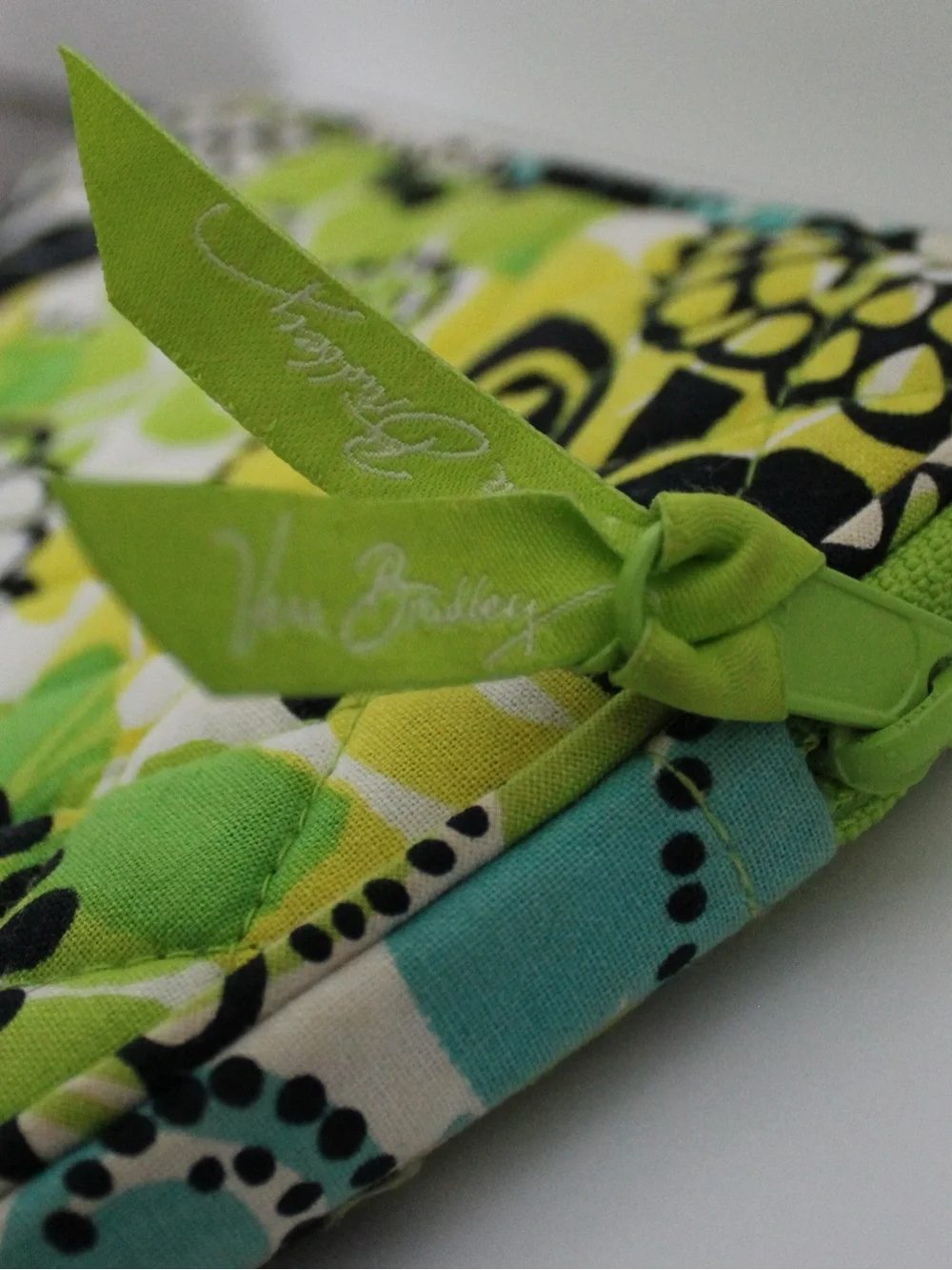 VERA BRADLEY Limes Up retired print quilted zippered E-reader/tablet sleeve